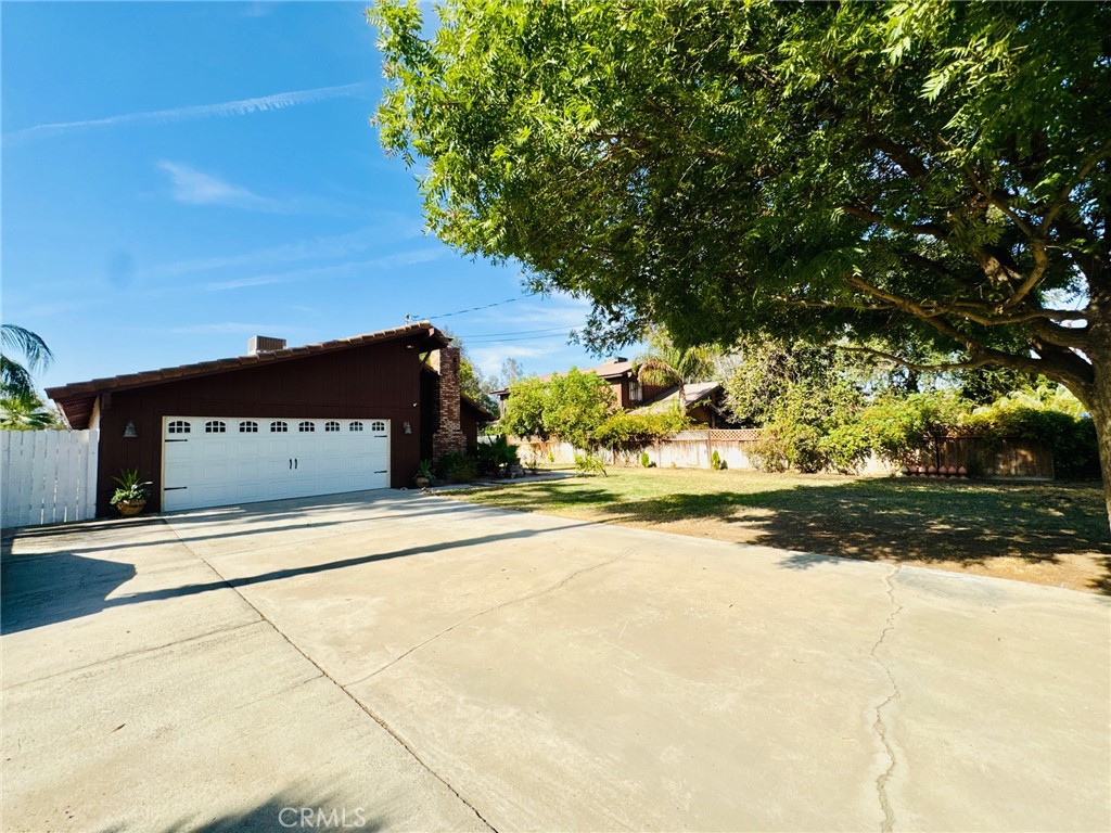 10611 Shellabarger Property Photo 5