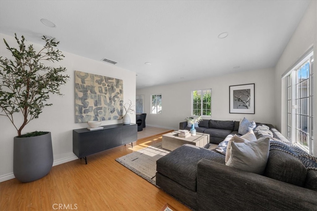 15512 Ermanita Property Photo 4