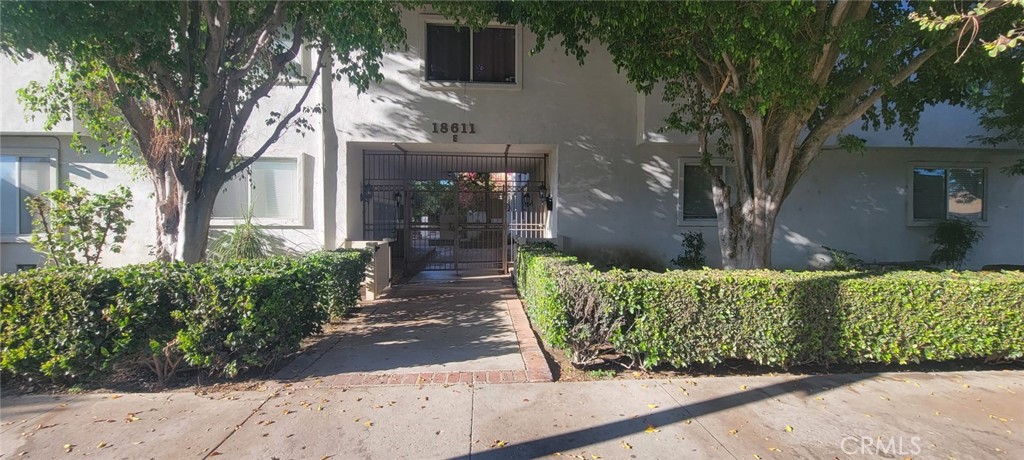 18611 Collins Street E 33 Property Photo 1