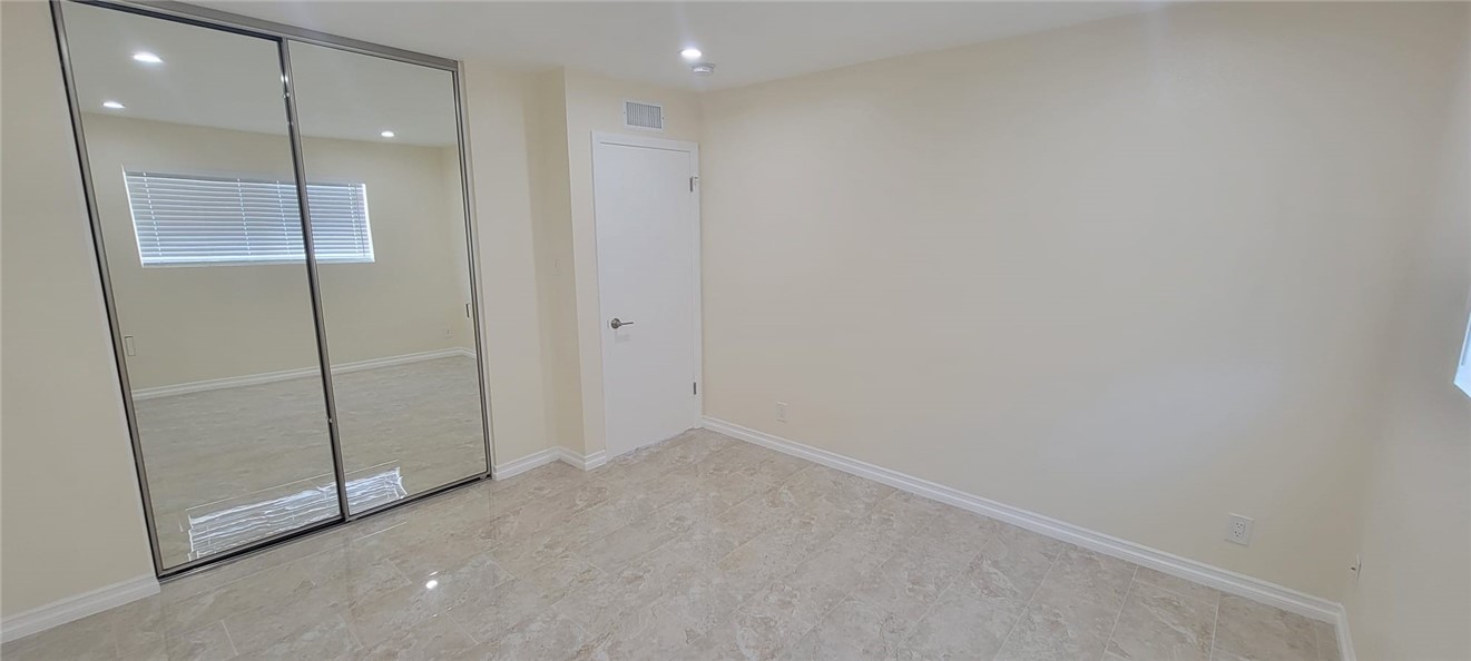 18611 Collins Street E 33 Property Photo 7