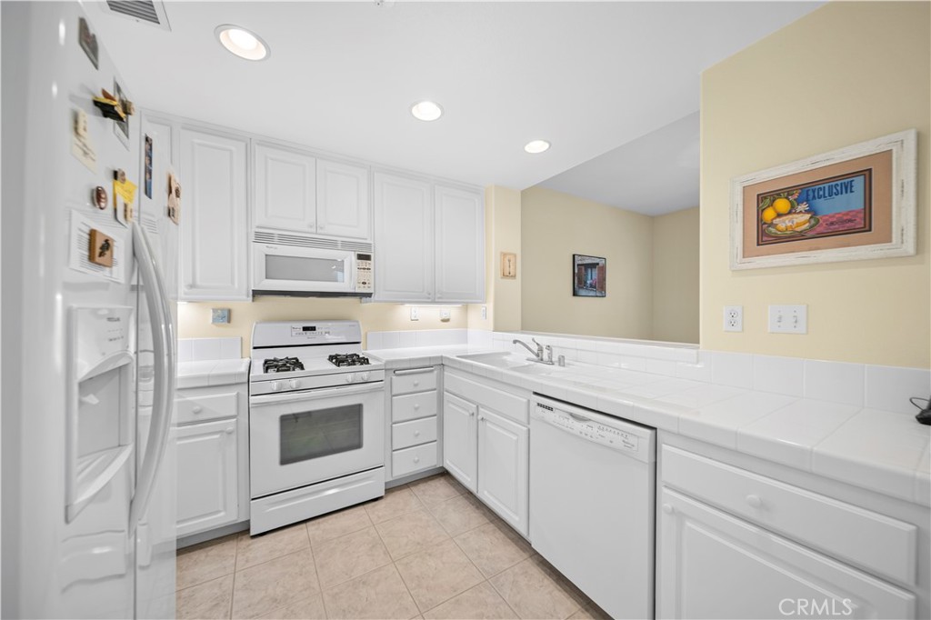 28157 Ashbrook Property Photo 4