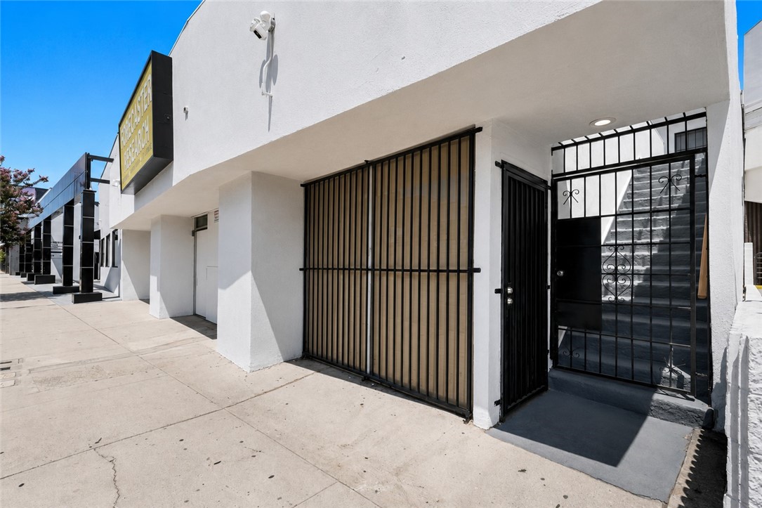 19621 Ventura Boulevard Property Photo 37