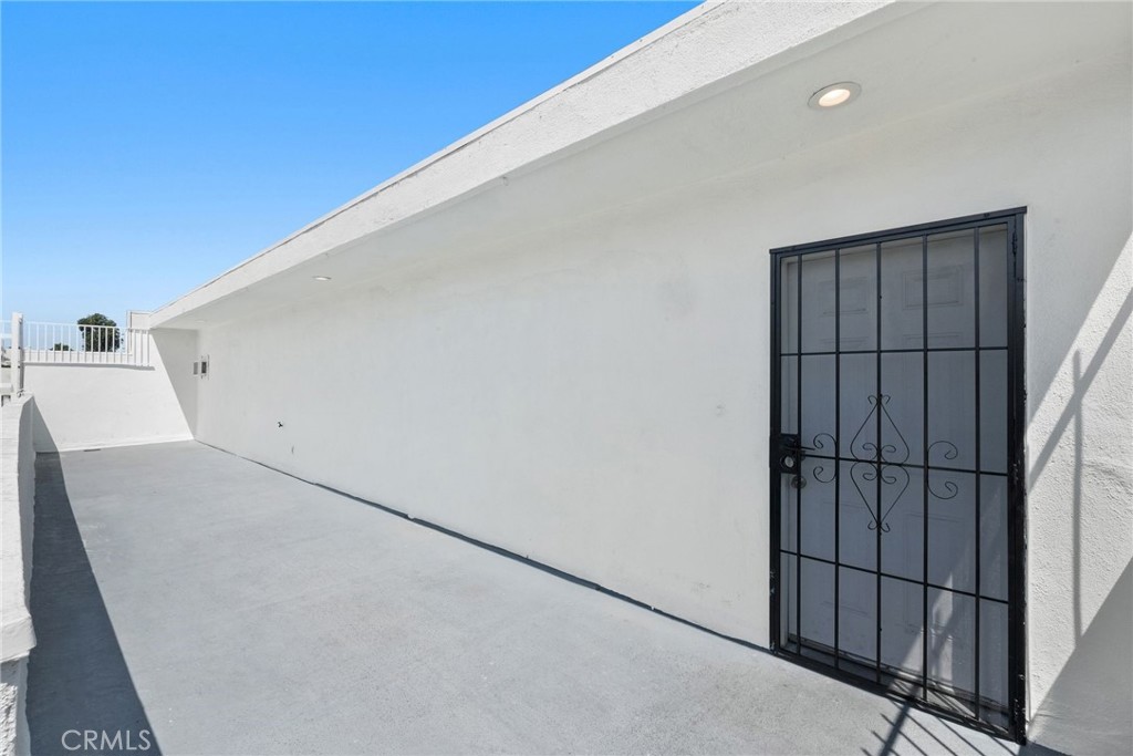 19621 Ventura Boulevard Property Photo 40
