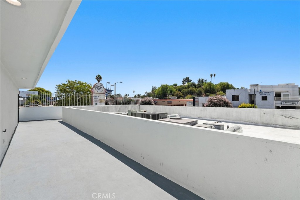 19621 Ventura Boulevard Property Photo 41