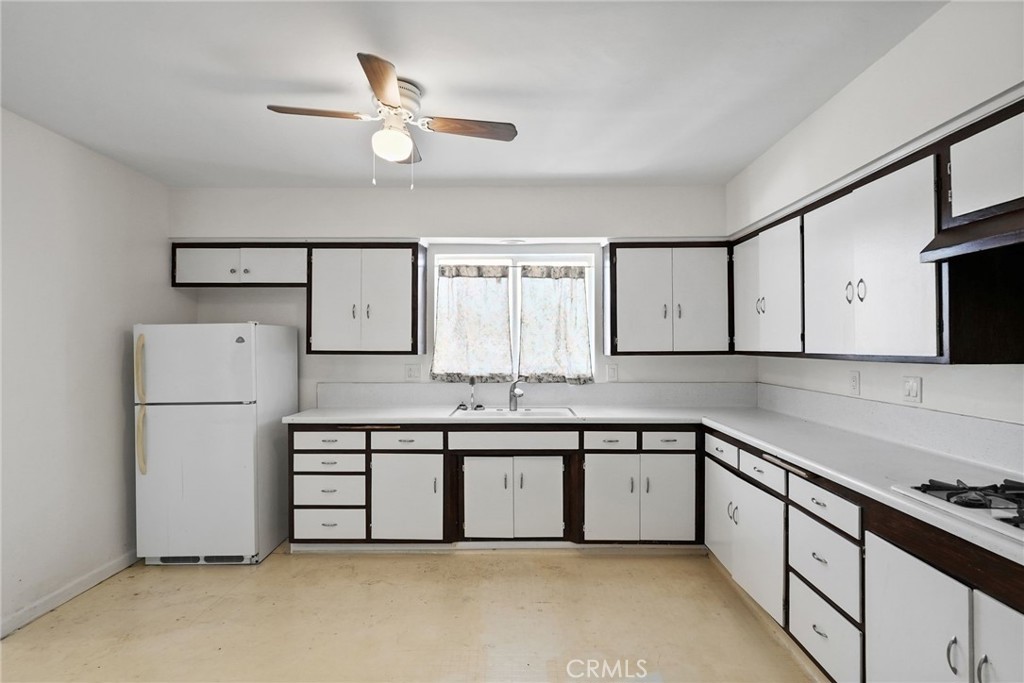 19621 Ventura Boulevard Property Photo 48