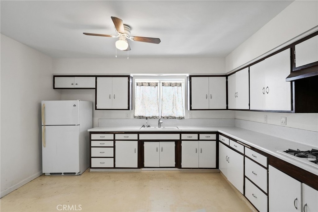 19621 Ventura Boulevard Property Photo 49