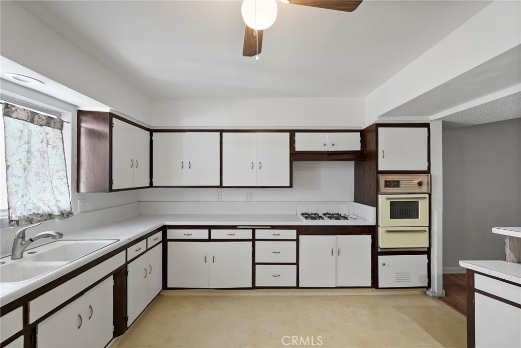 19621 Ventura Boulevard Property Photo 49