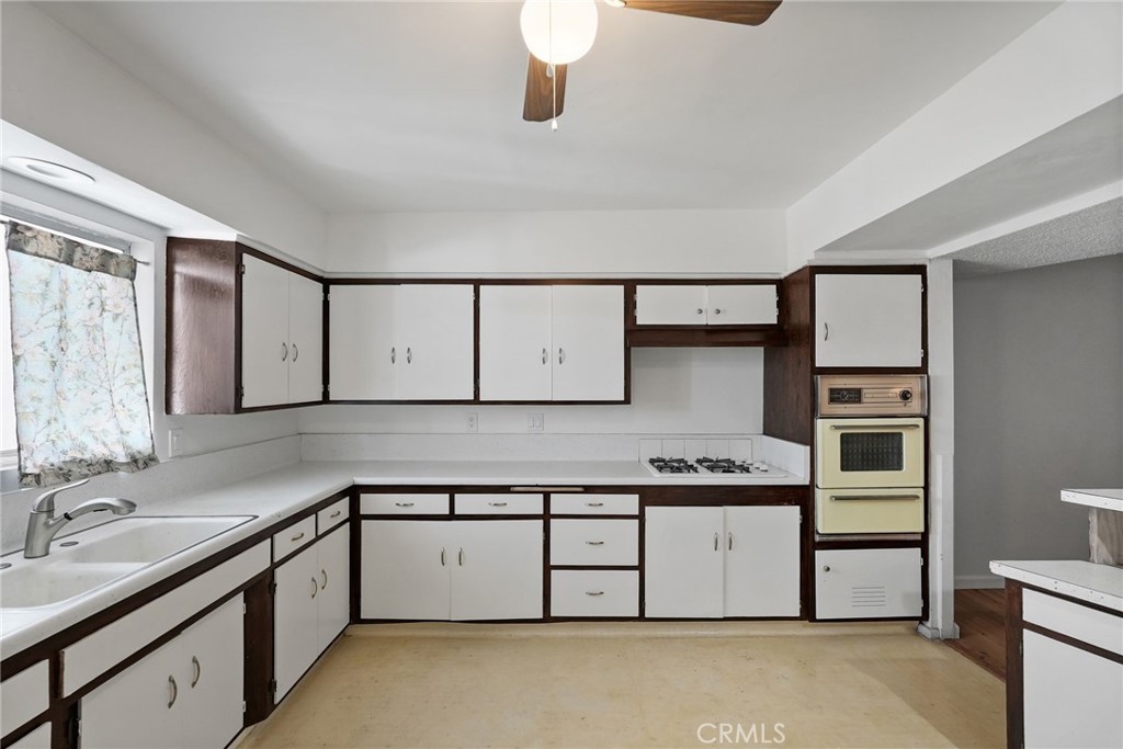 19621 Ventura Boulevard Property Photo 49
