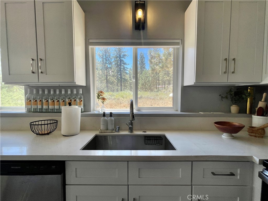 1753 Pineridge Property Photo 12