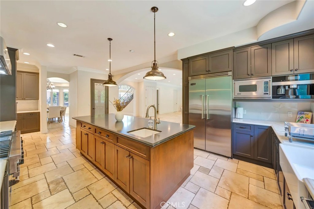 4822 Valjean Avenue Property Photo 12