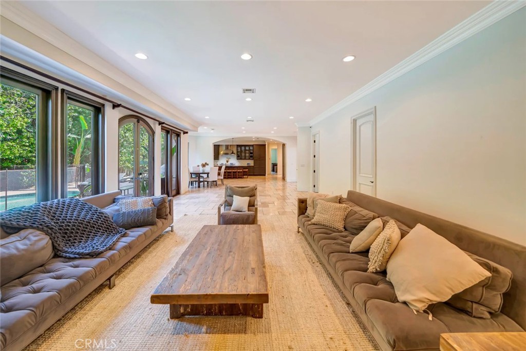 4822 Valjean Avenue Property Photo 16