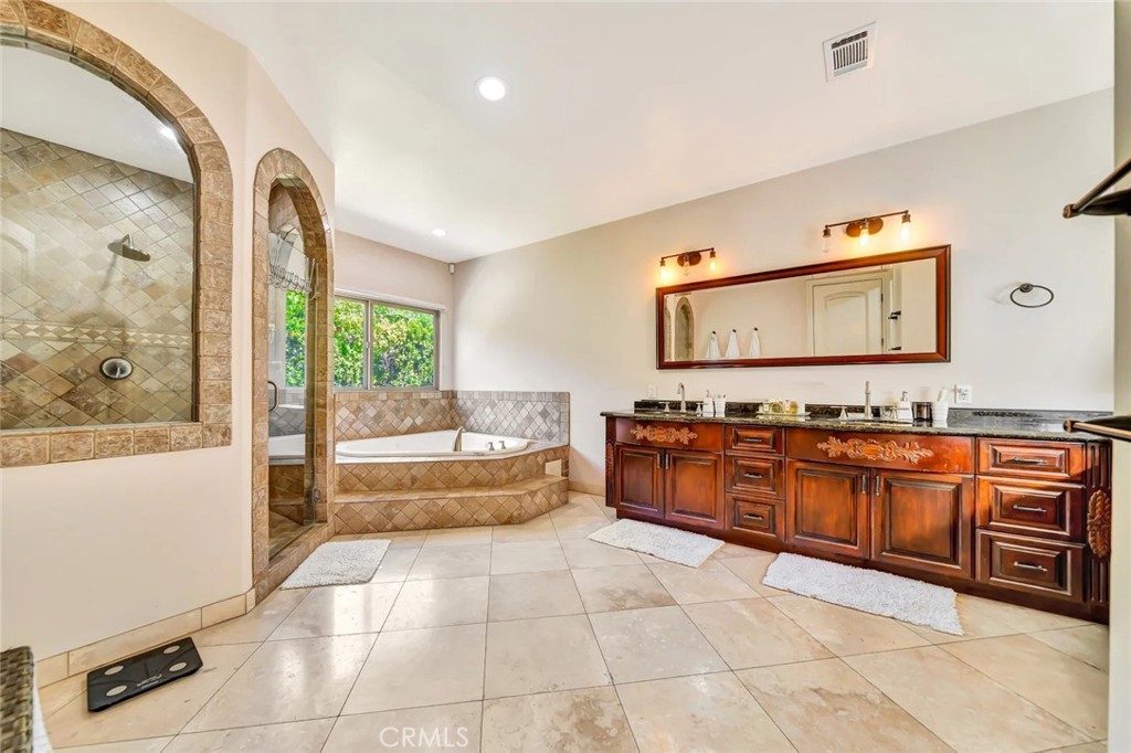 4822 Valjean Avenue Property Photo 19