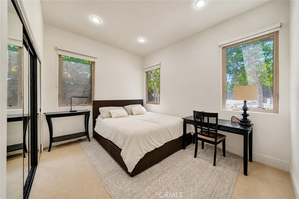 4822 Valjean Avenue Property Photo 25