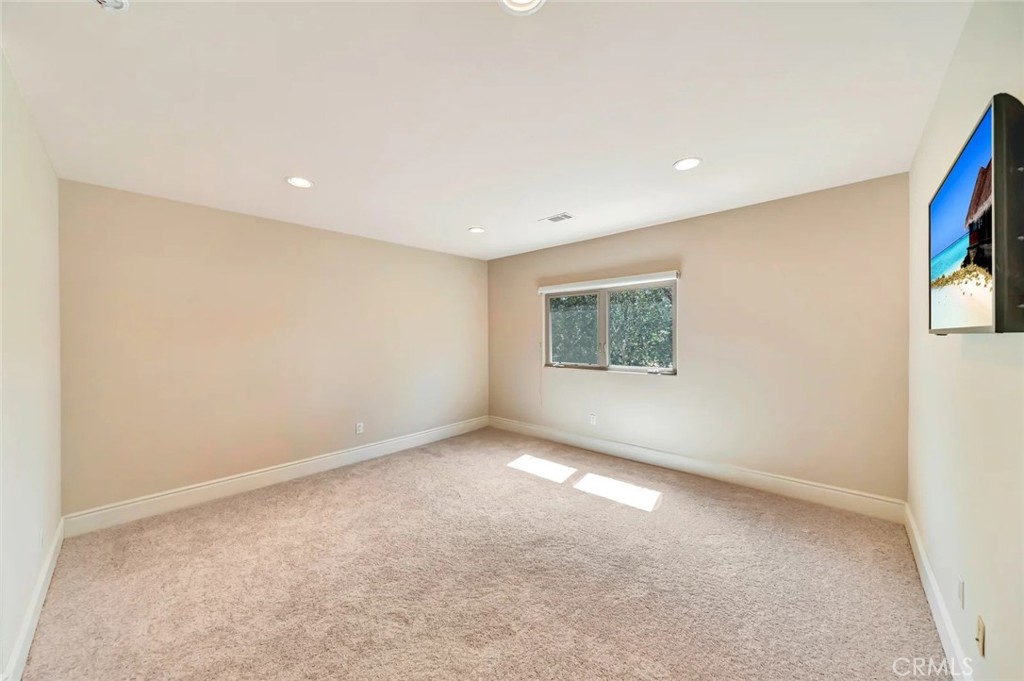 4822 Valjean Avenue Property Photo 27