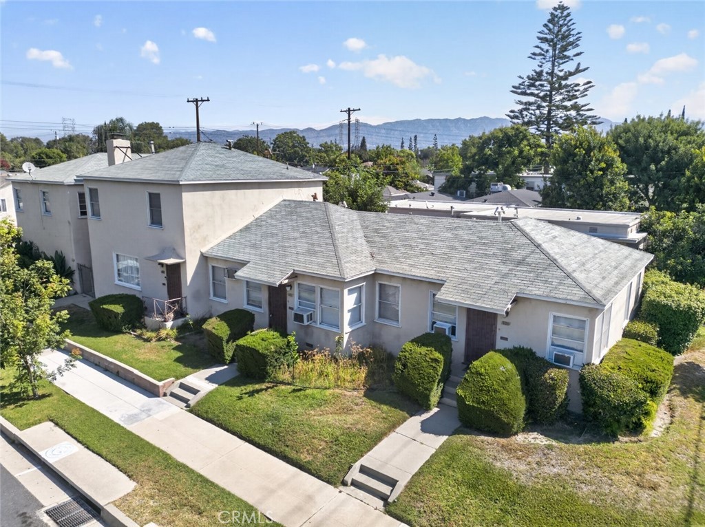 600 N Maple Street Property Photo 3