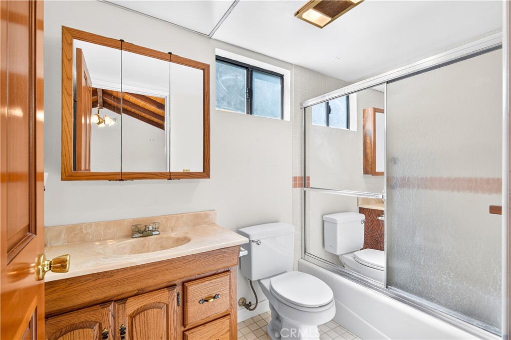 23032 Cohasset Street Property Photo 8