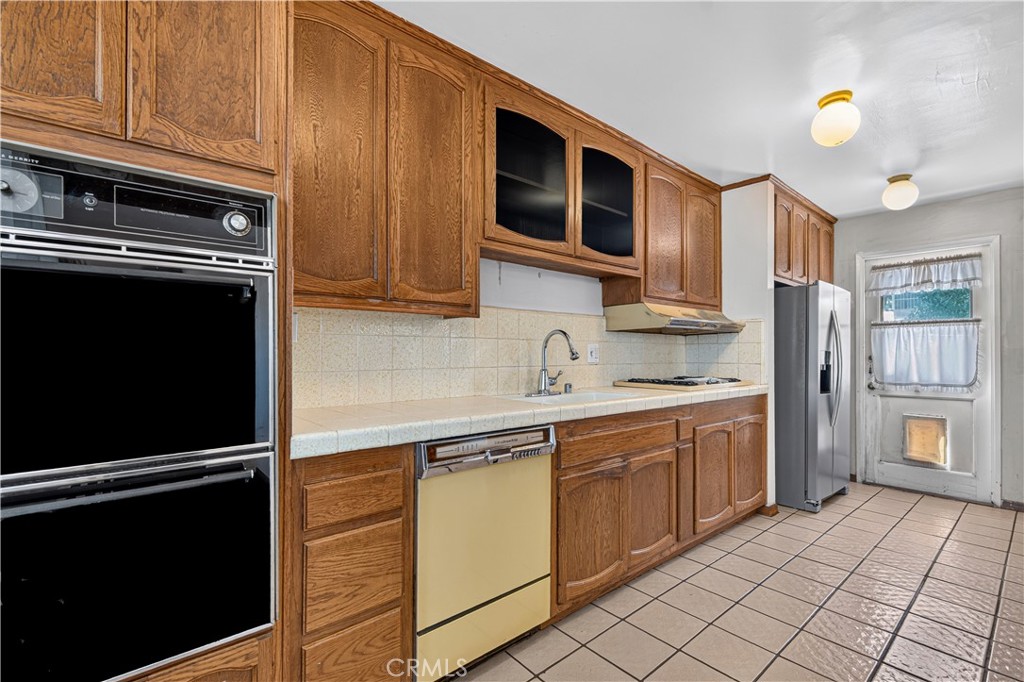23032 Cohasset Street Property Photo 11