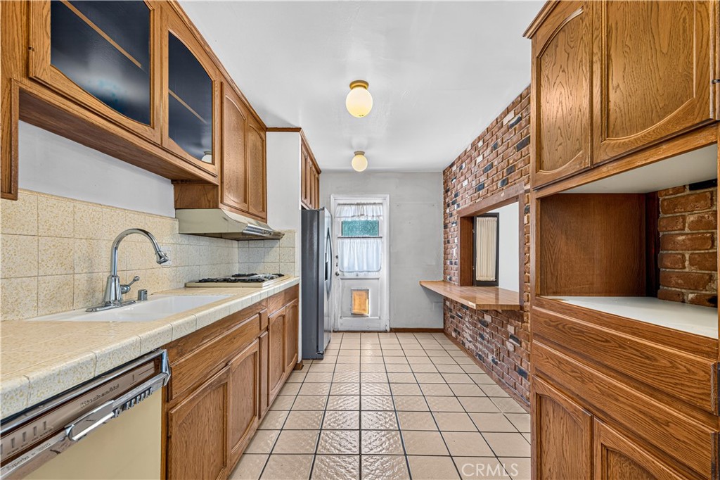 23032 Cohasset Street Property Photo 12