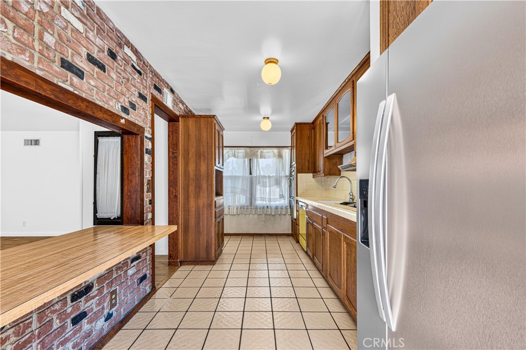23032 Cohasset Street Property Photo 13