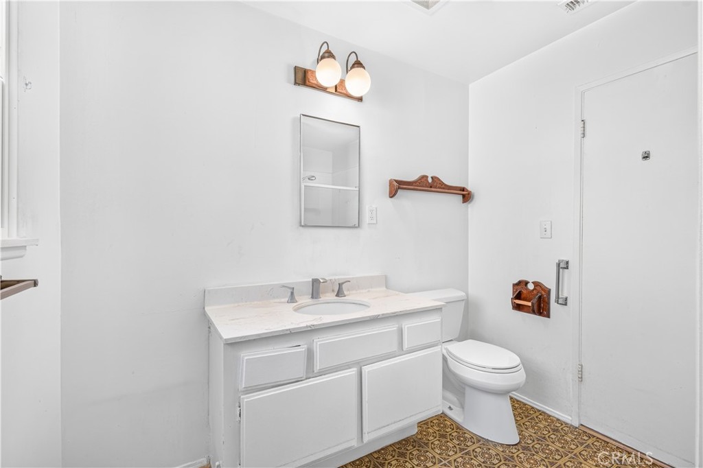 23032 Cohasset Street Property Photo 15