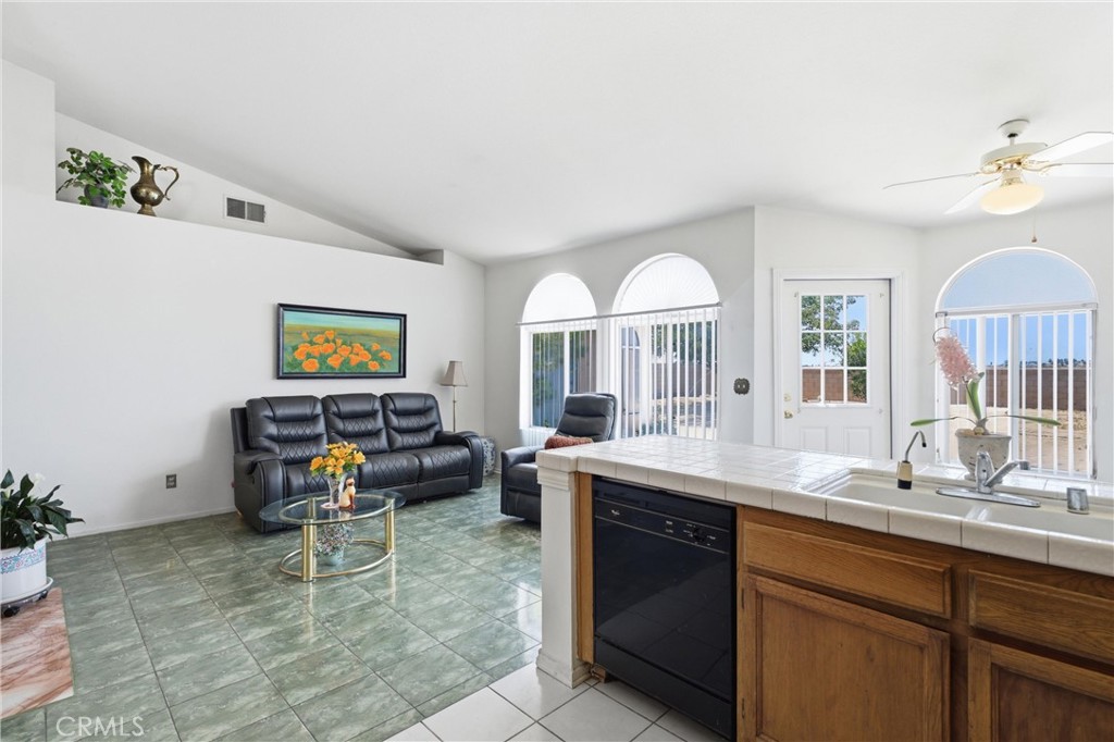 3581 Fernwood Property Photo 10