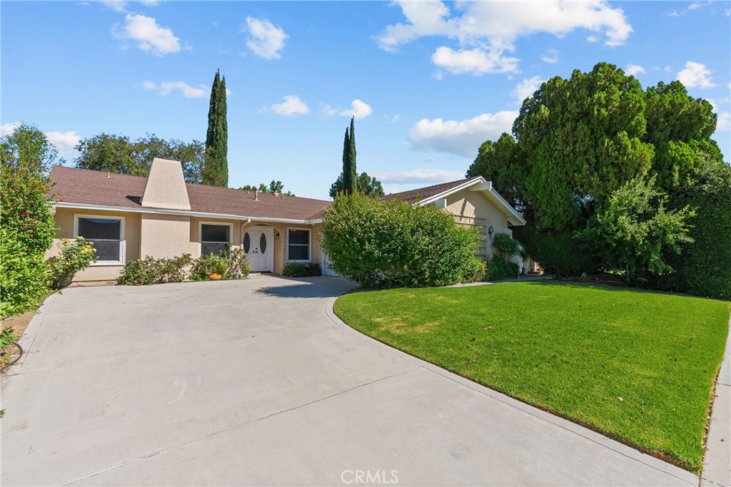 21153 Winterset Drive Property Photo 1