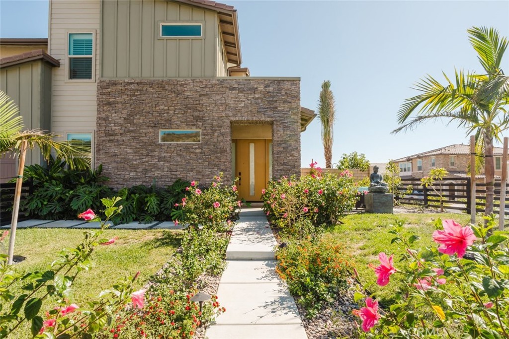 11743 Canoga Avenue Property Photo 4