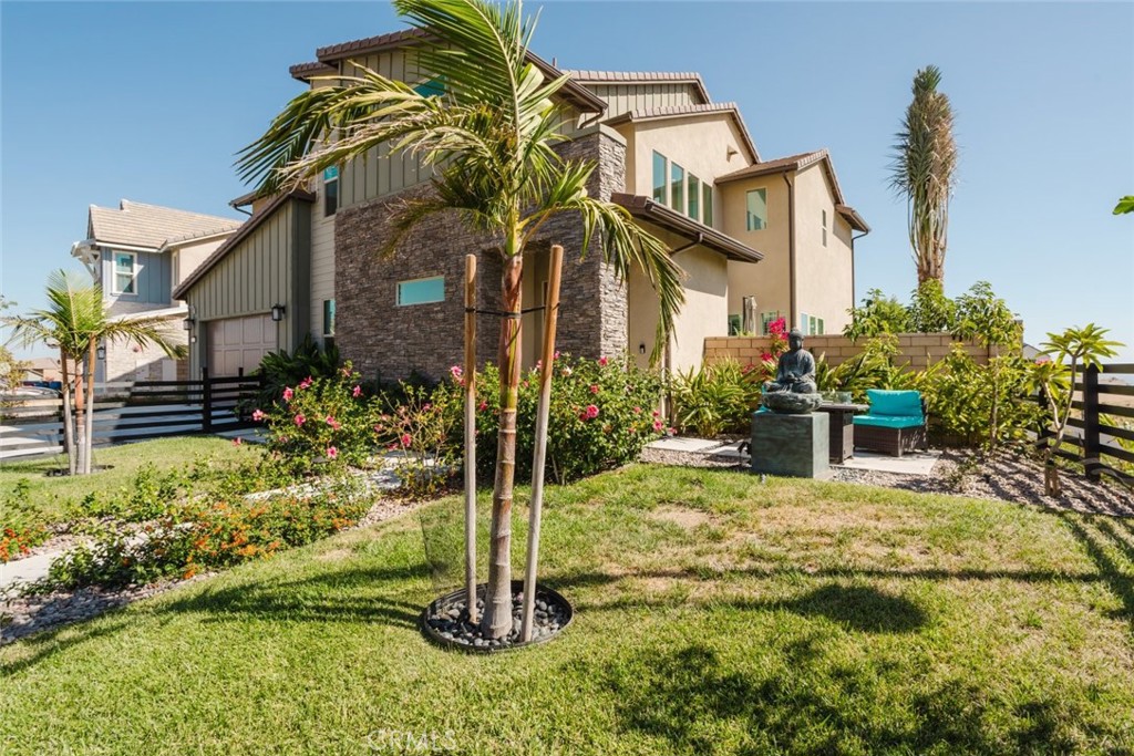 11743 Canoga Avenue Property Photo 5