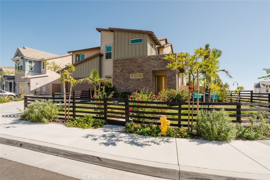 11743 Canoga Avenue Property Photo 7