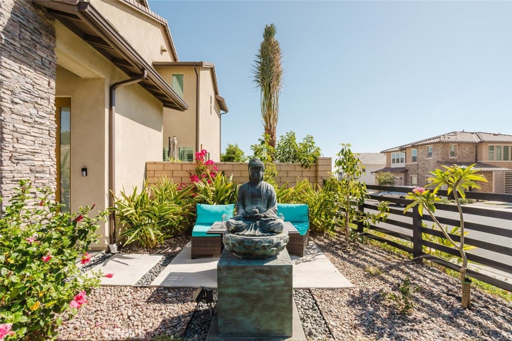11743 Canoga Avenue Property Photo 10