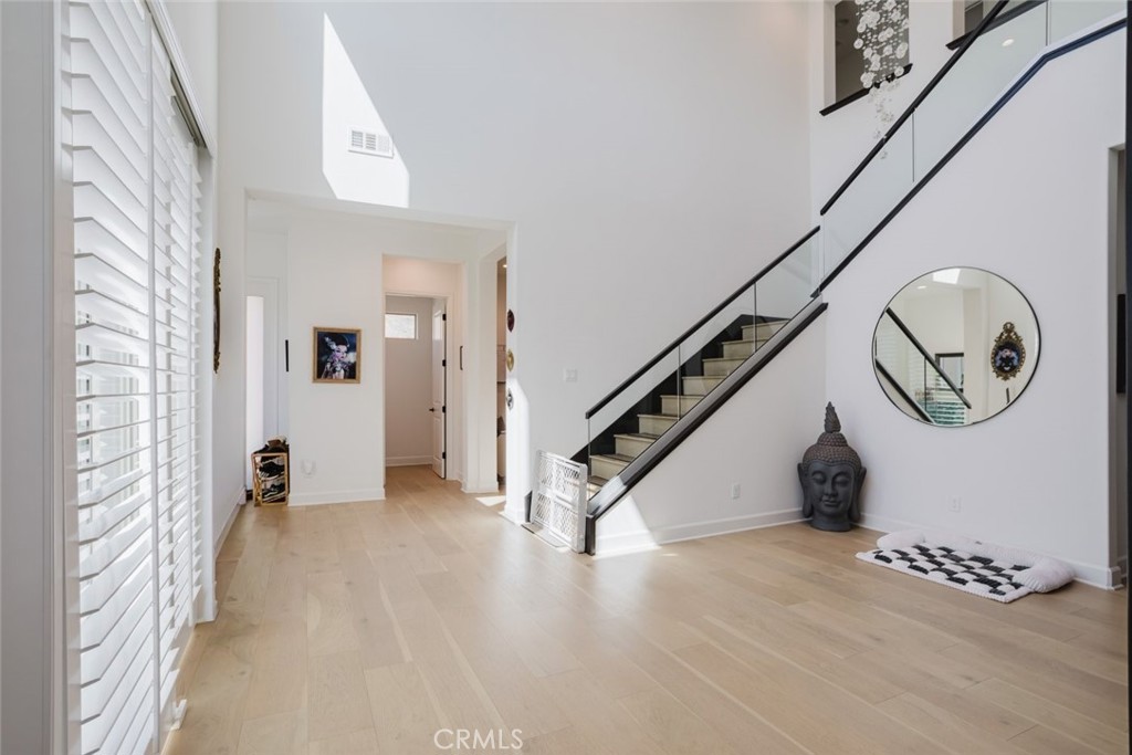 11743 Canoga Avenue Property Photo 13