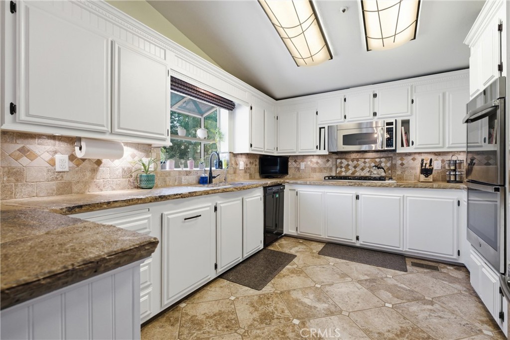 8246 Escondido Canyon Road Property Photo 5
