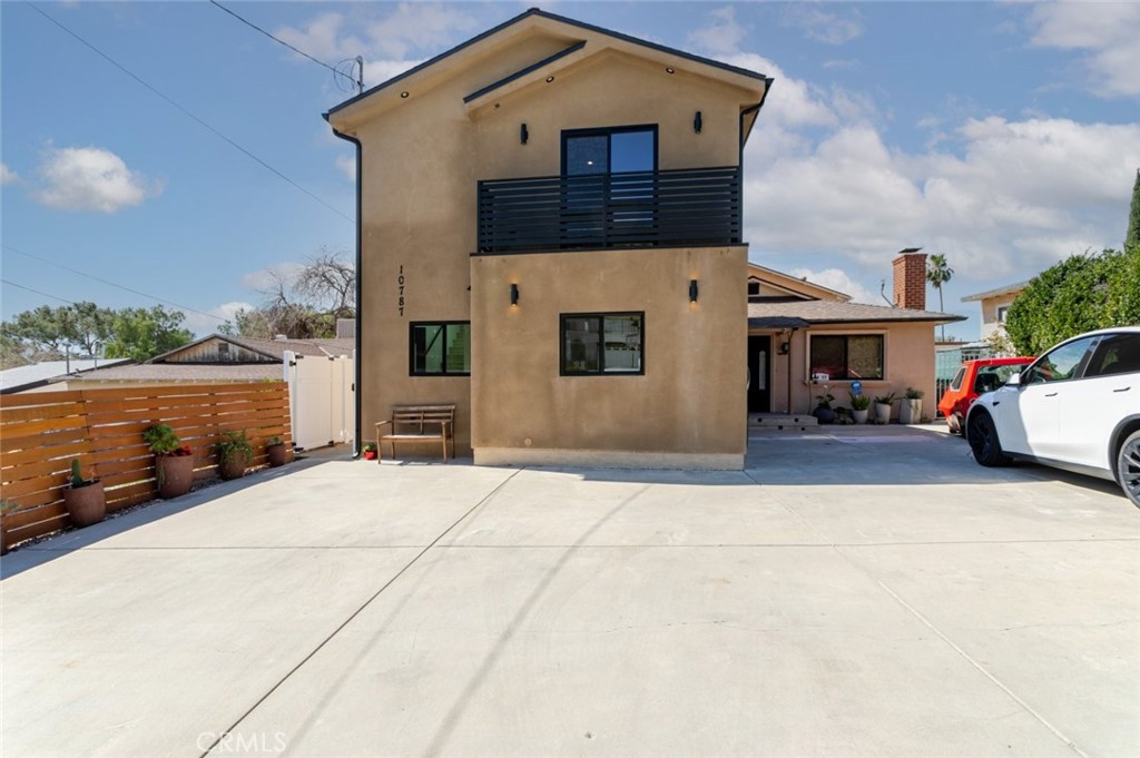 10787 Las Lunitas Avenue Property Photo 1
