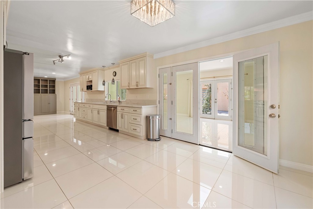 15406 Lull Property Photo 4