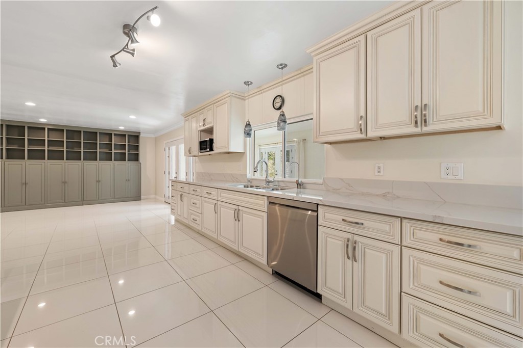 15406 Lull Property Photo 5