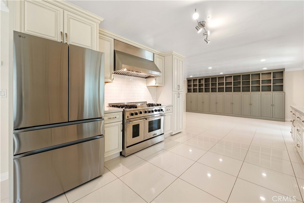 15406 Lull Property Photo 6