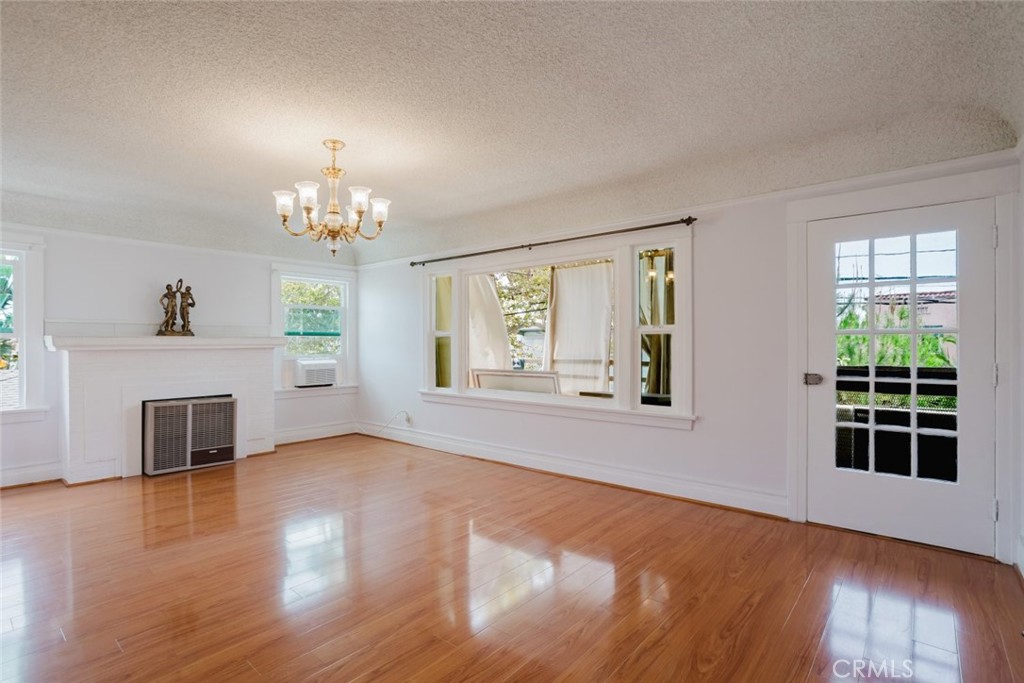 1634 N Alexandria Avenue Property Photo 5