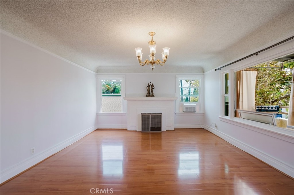 1634 N Alexandria Avenue Property Photo 7