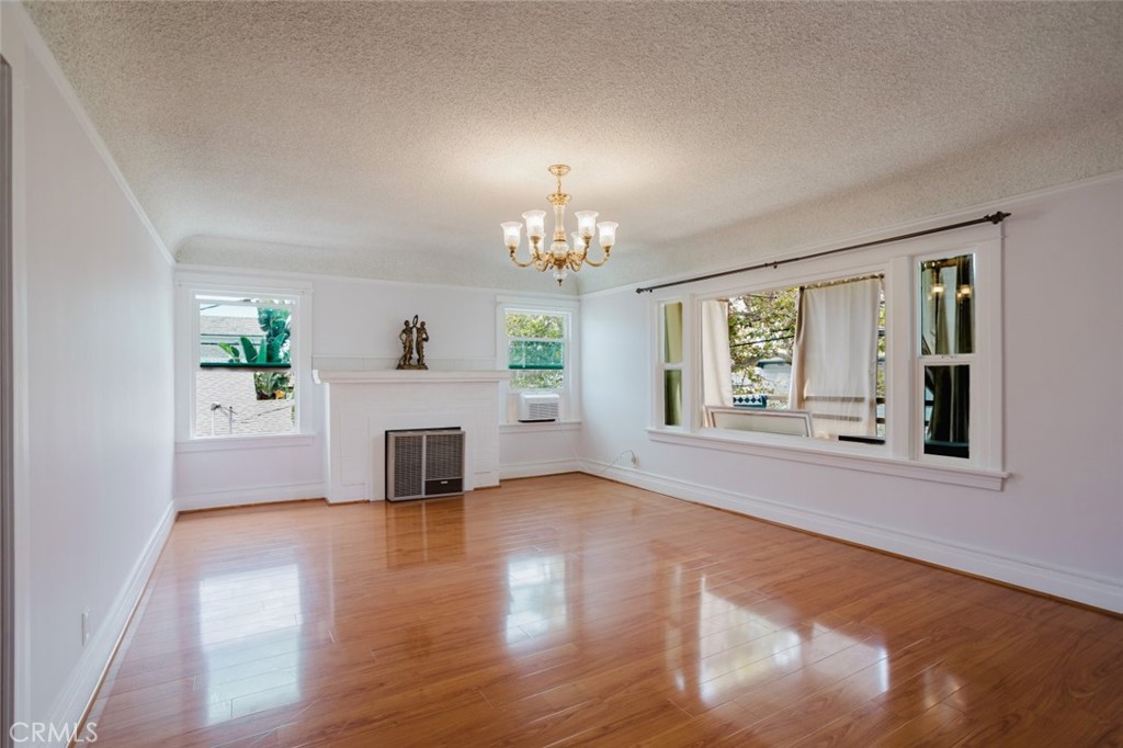 1634 N Alexandria Avenue Property Photo 8