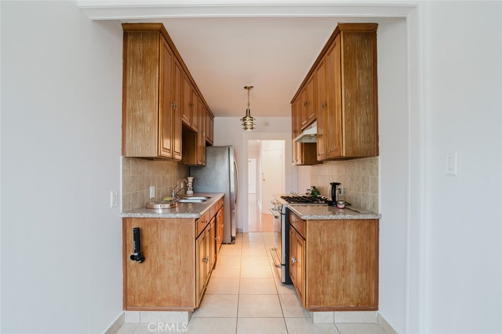 1634 N Alexandria Avenue Property Photo 13