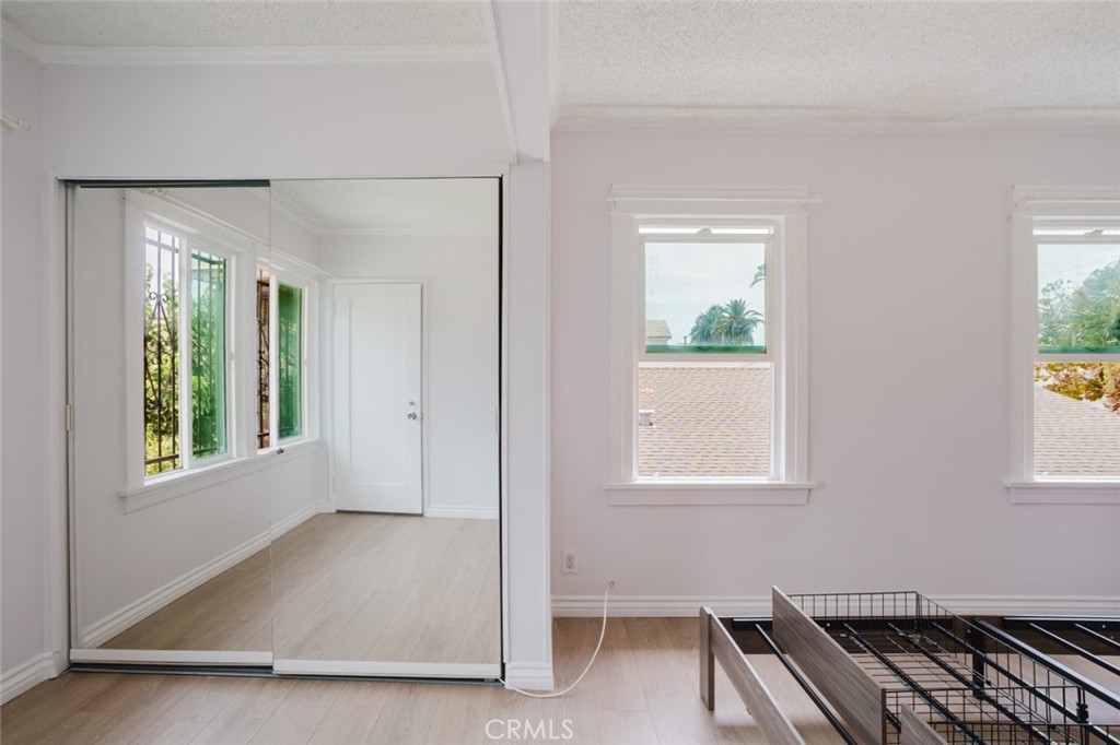 1634 N Alexandria Avenue Property Photo 15