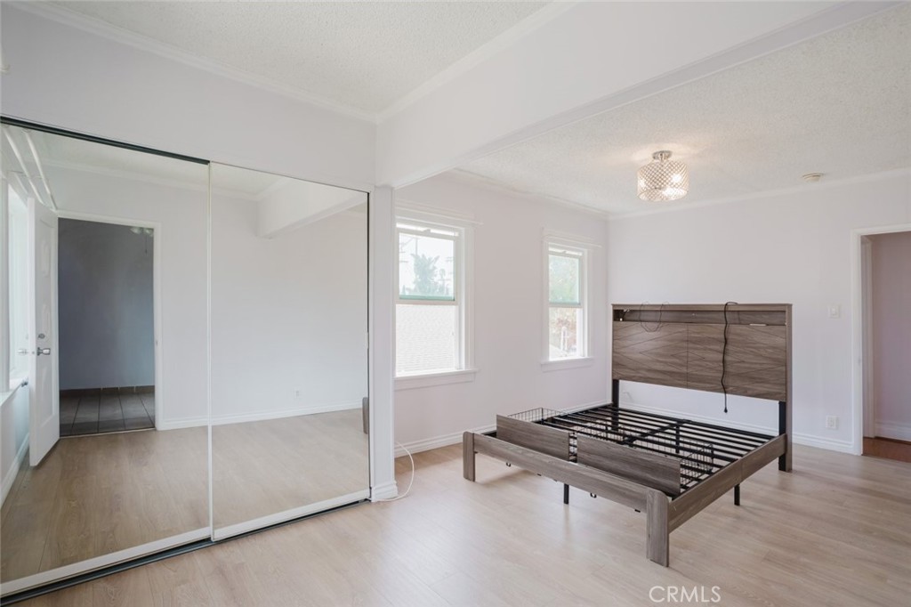 1634 N Alexandria Avenue Property Photo 16