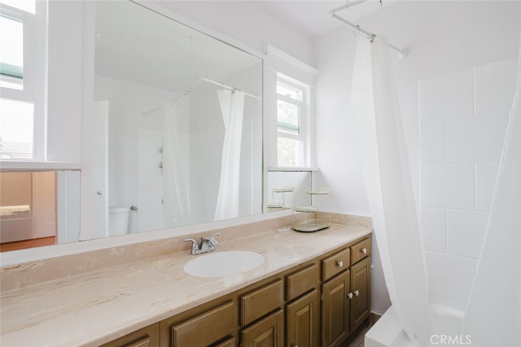 1634 N Alexandria Avenue Property Photo 20