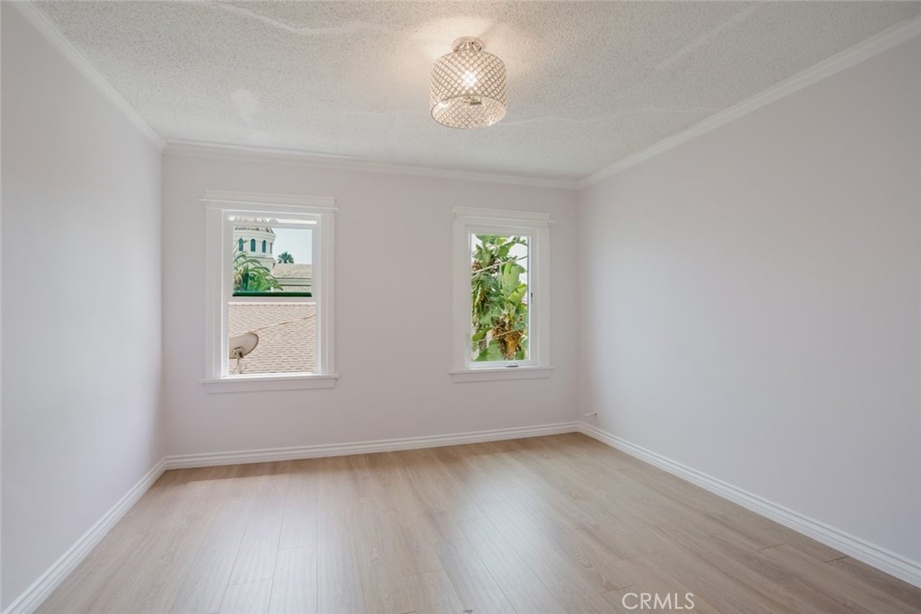 1634 N Alexandria Avenue Property Photo 21