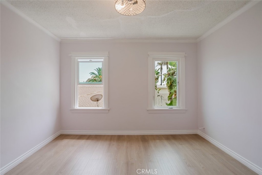 1634 N Alexandria Avenue Property Photo 22