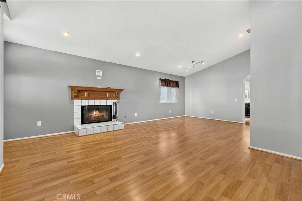 43000 Pearlwood Property Photo 3