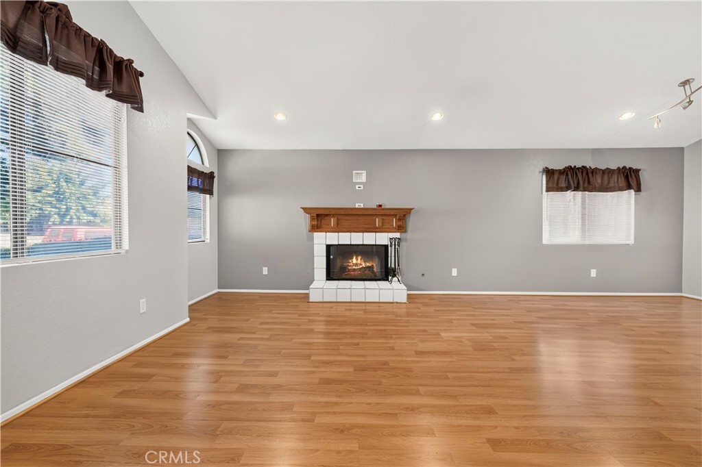 43000 Pearlwood Property Photo 4