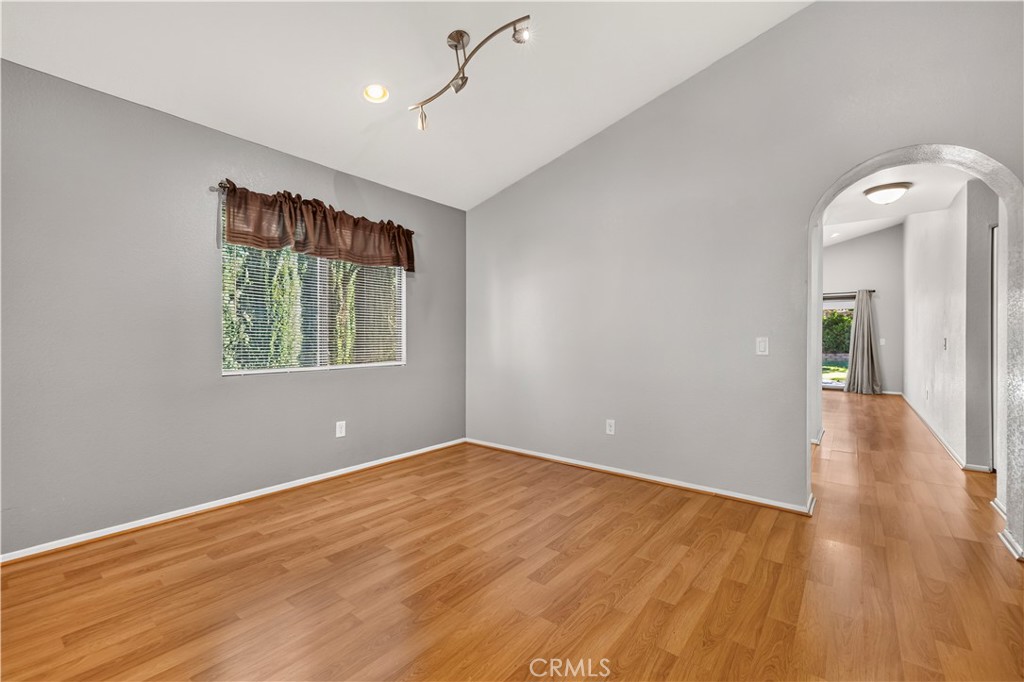 43000 Pearlwood Property Photo 5