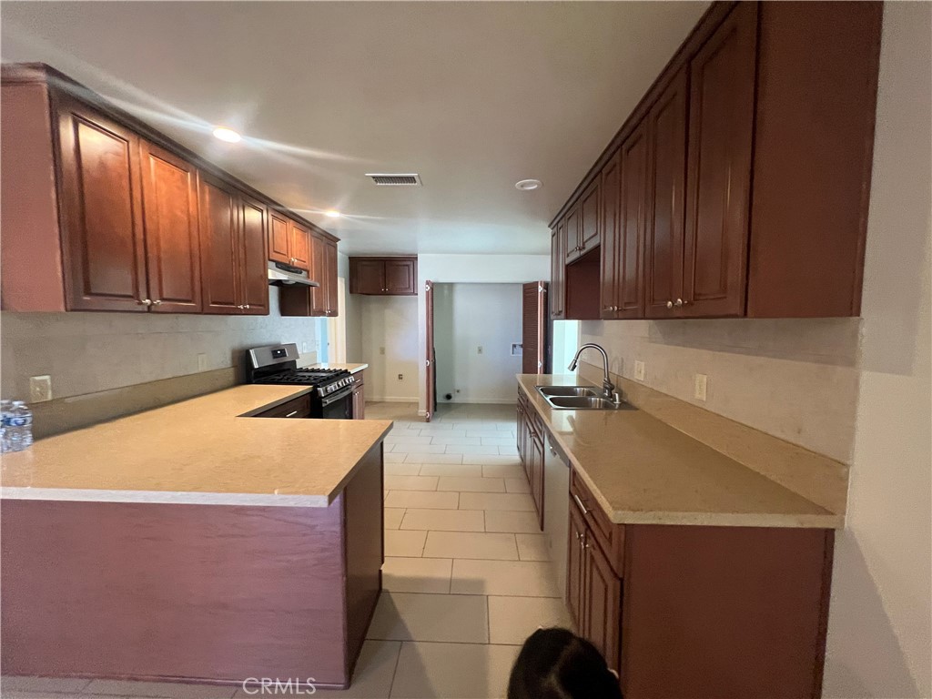 44558 Stanridge Avenue Property Photo 3