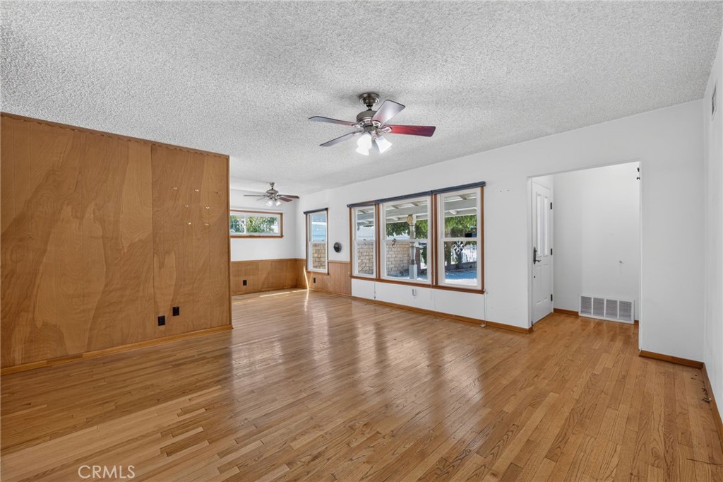 7238 Balcom Avenue Property Photo 5